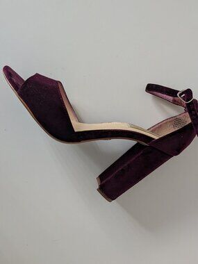 Betsey Johnson Carly Burgundy Velvet Block Heel Sandals Ankle Strap 9.5M